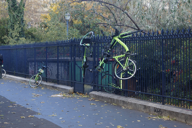 Париж, парковка велосипеда